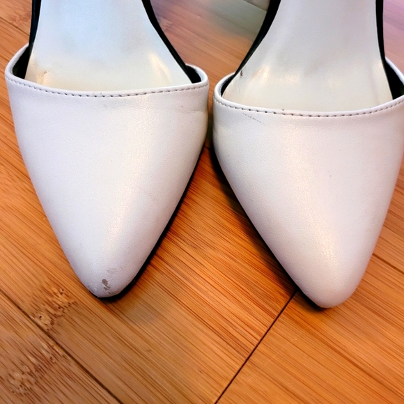 Cream & Black Le Chateau Women's Pumps - Picture 6 of 7